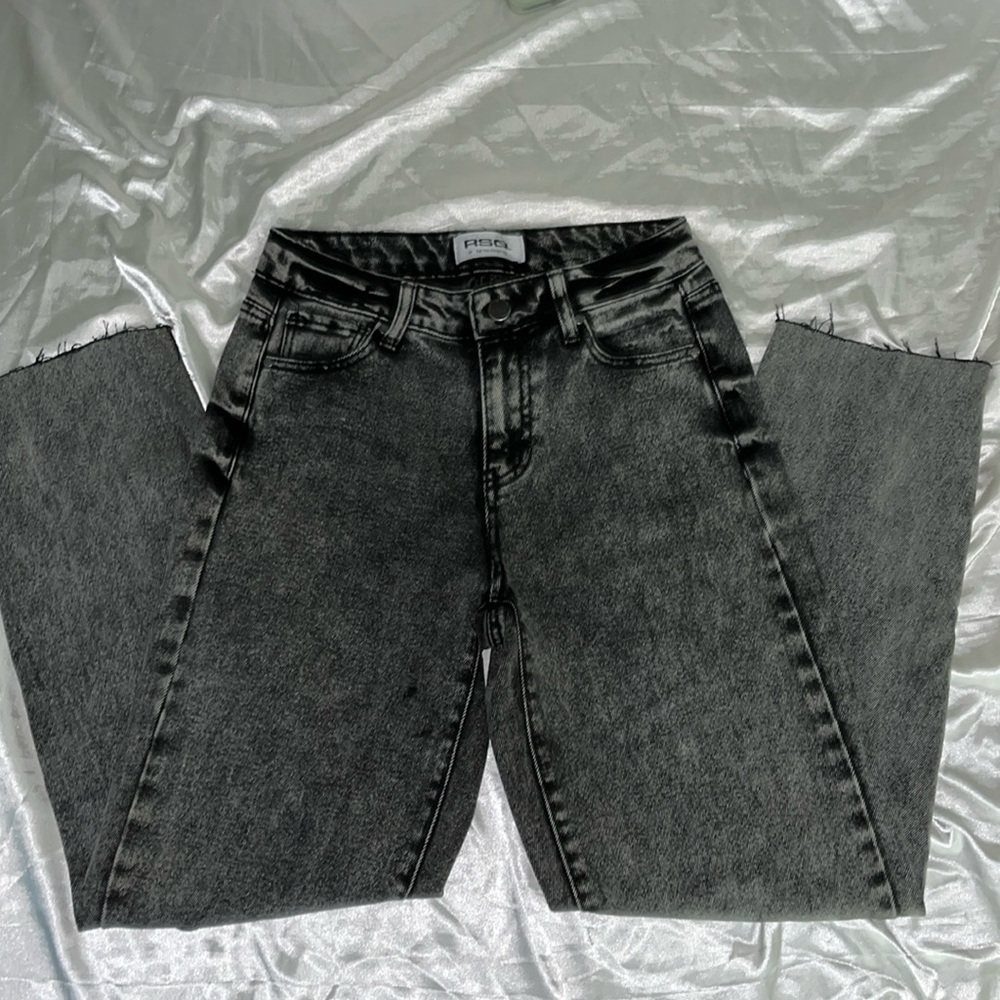 Distressed High Rise Straight Leg Denim Black Jeans. Size 24 (0/1)